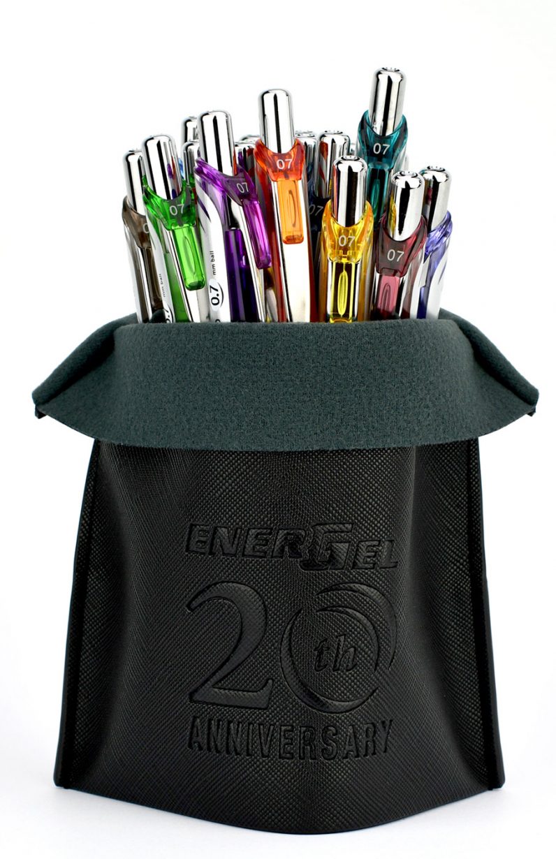 EnerGel rollerball (BL77) i sæt med alle 20 farver og en praktisk penneholder i sort velour